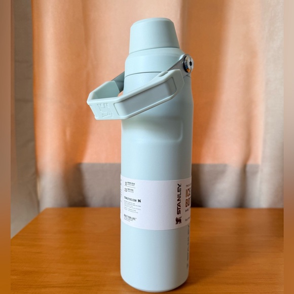 Stanley Aerolight IceFlow H2O Bottle W/ FastFlow Lid, 24 oz. Mint. NEW - Picture 2 of 7